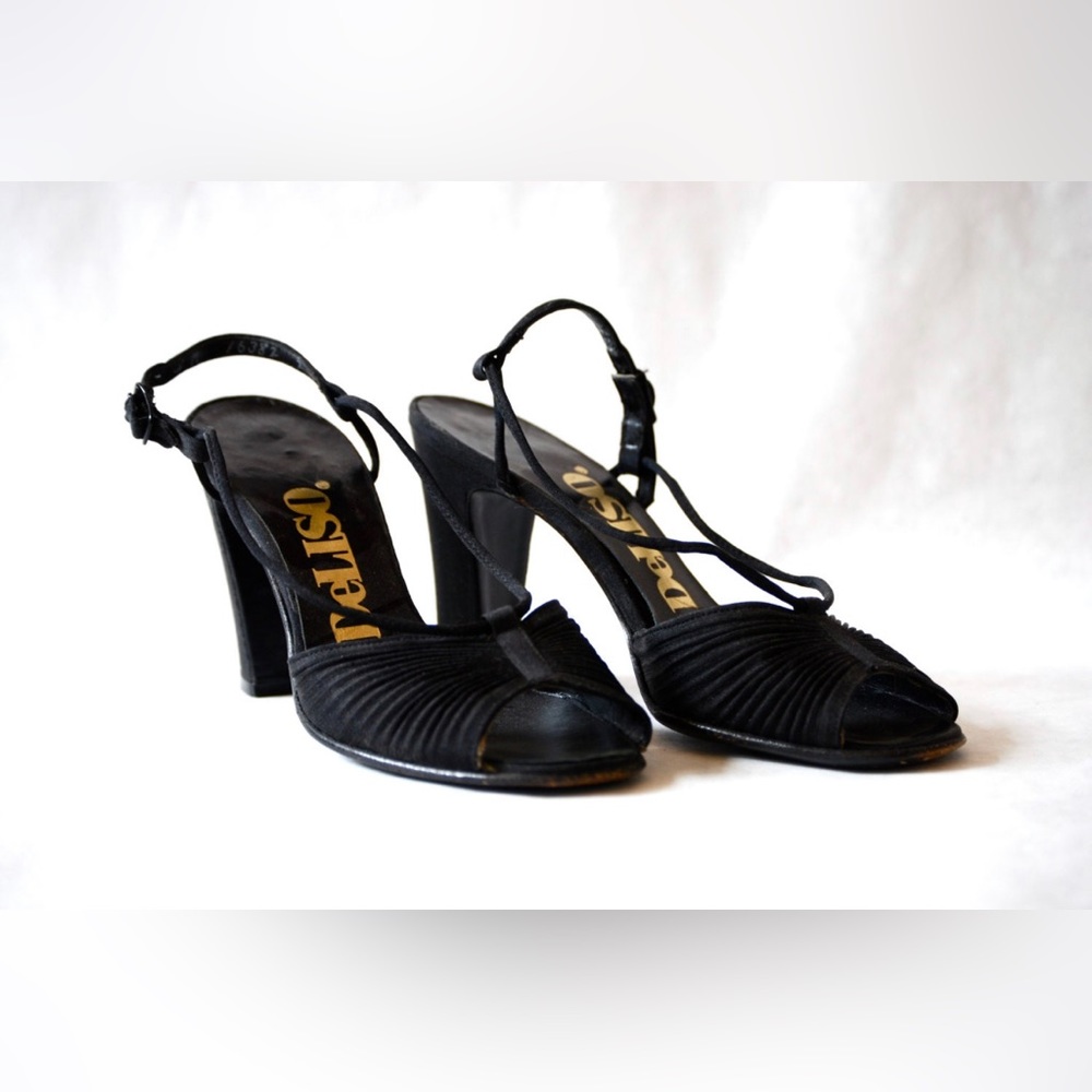 Fab Vintage DeLISO pumps in black - Size 4